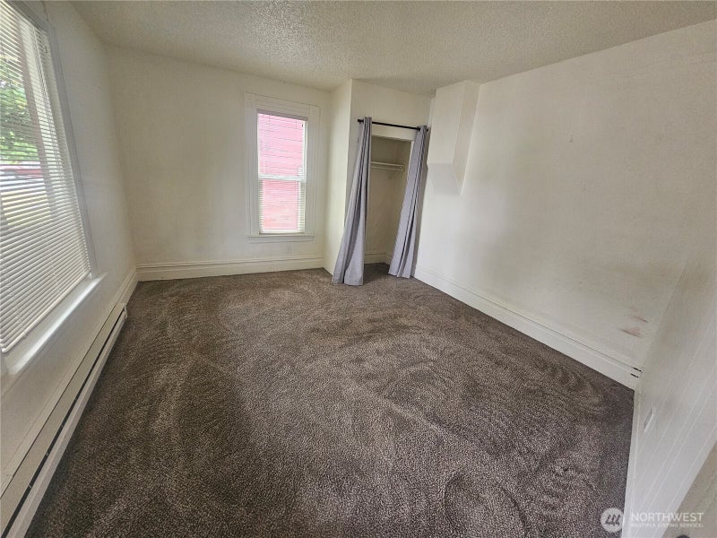 10 N Touchet Street
