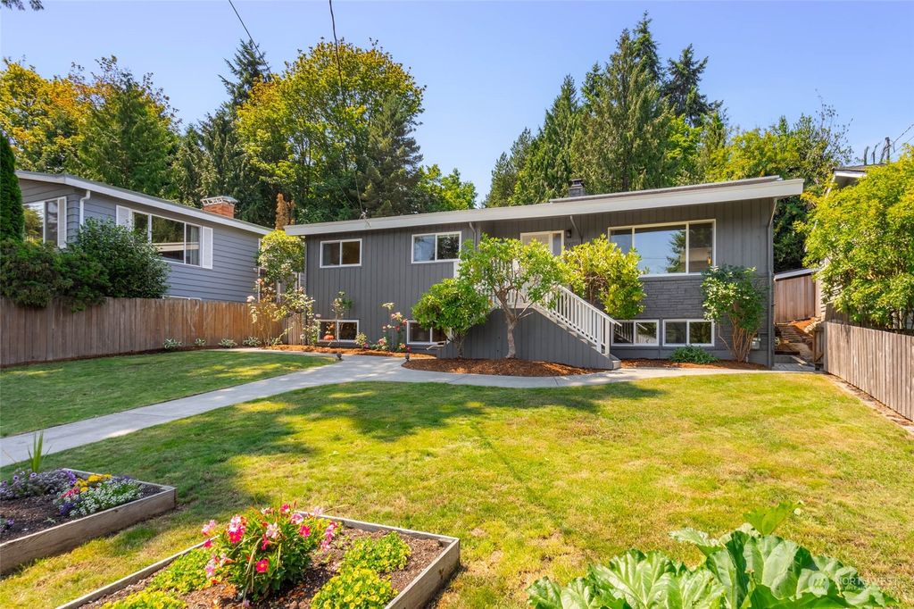 Photo of 10035 39th Avenue NE, Seattle, WA 98125 (MLS # 2136646)