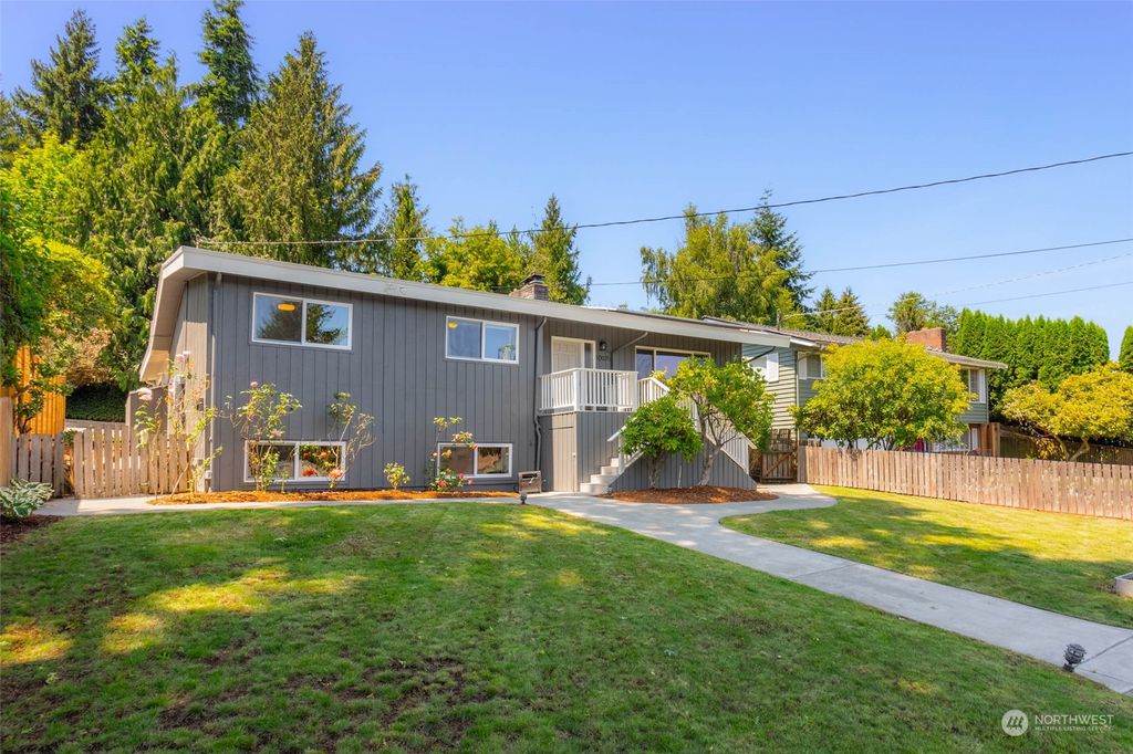 Photo of 10035 39th Avenue NE, Seattle, WA 98125 (MLS # 2136646)