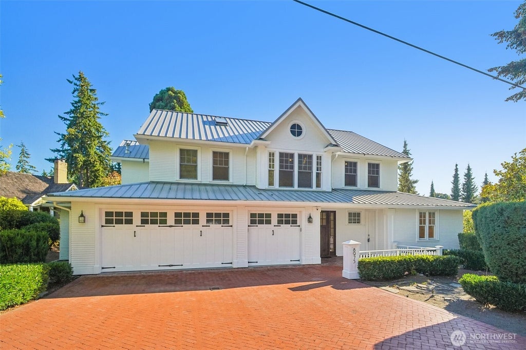 Photo of 8975 NE 10th Street, Bellevue, WA 98004 (MLS # 2580122)
