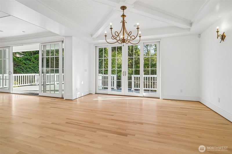 8975 NE 10th Street