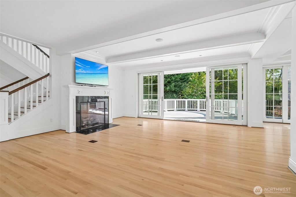 Photo of 8975 NE 10th Street, Bellevue, WA 98004 (MLS # 2580122)