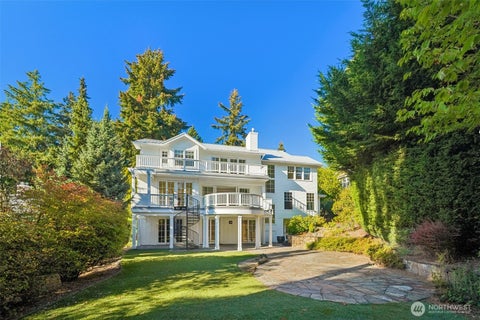 Photo of 8975 NE 10th Street, Bellevue, WA 98004 (MLS # 2580122)