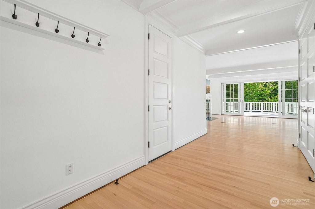 Photo of 8975 NE 10th Street, Bellevue, WA 98004 (MLS # 2580122)