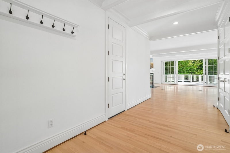 8975 NE 10th Street