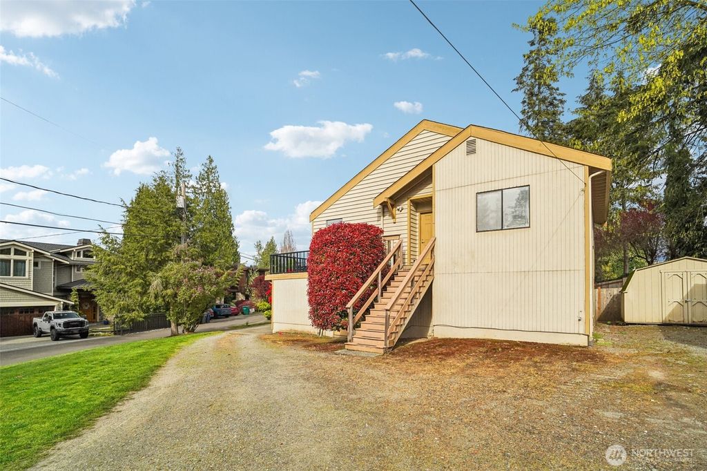 Photo of 18805 SE 42nd Street, Issaquah, WA 98027 (MLS # 2503833)