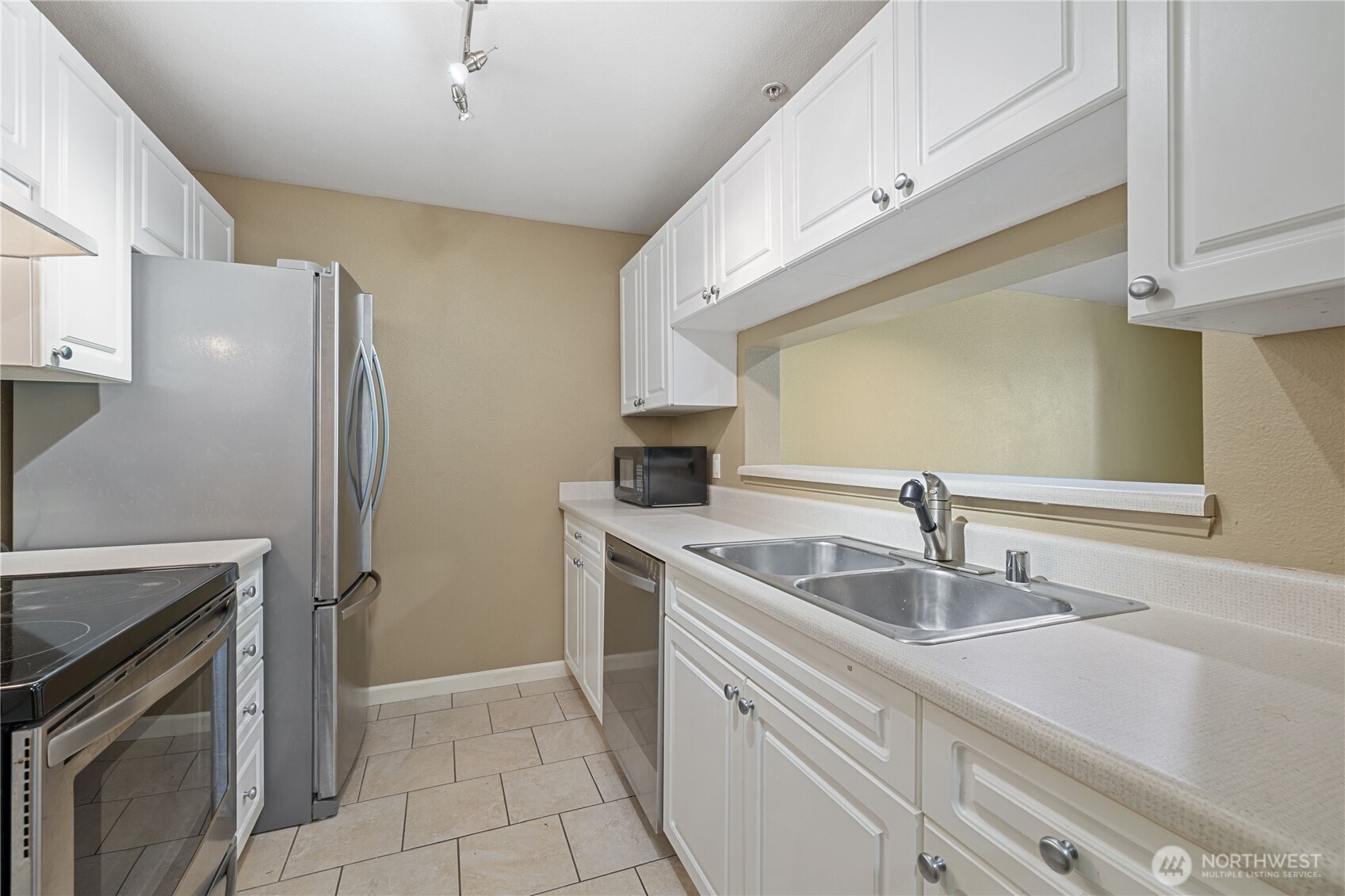 23301 Cedar Way U102