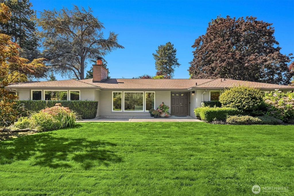 Photo of 3001 Hunts Point Road, Bellevue, WA 98004 (MLS # 2552905)