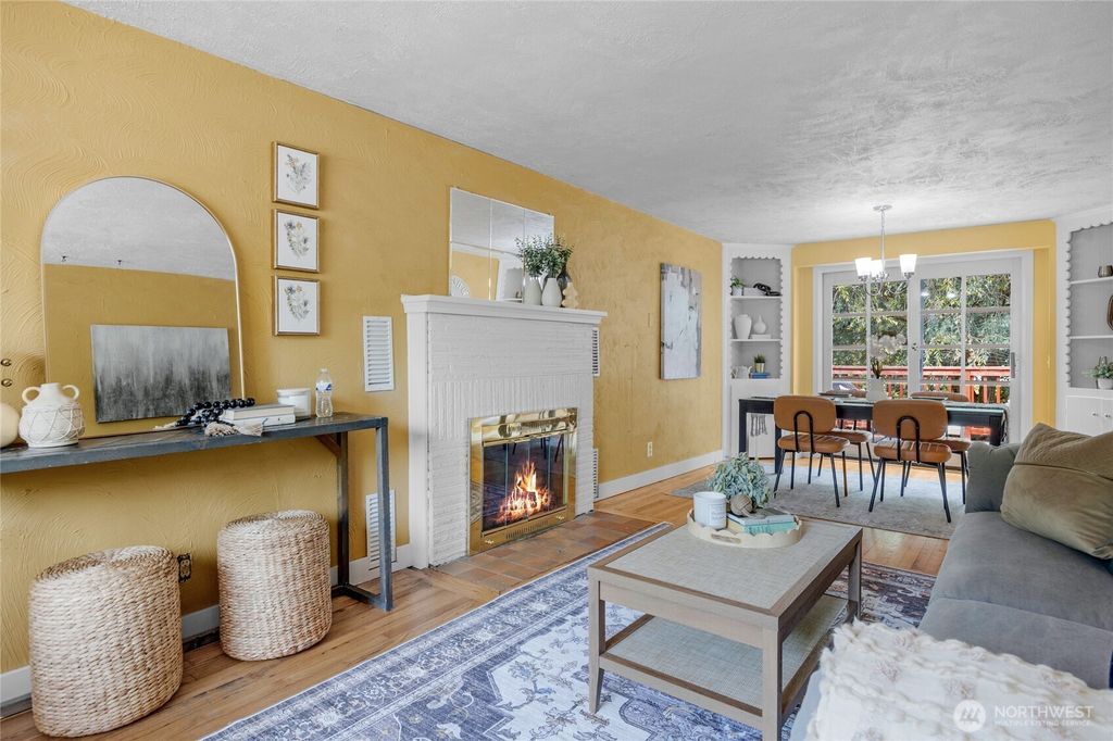 Photo of 13743 36th Avenue NE, Seattle, WA 98125 (MLS # 2390927)