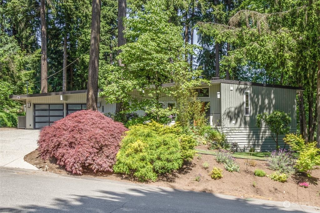Photo of 11030 SE 26th Street, Bellevue, WA 98004 (MLS # 2129903)