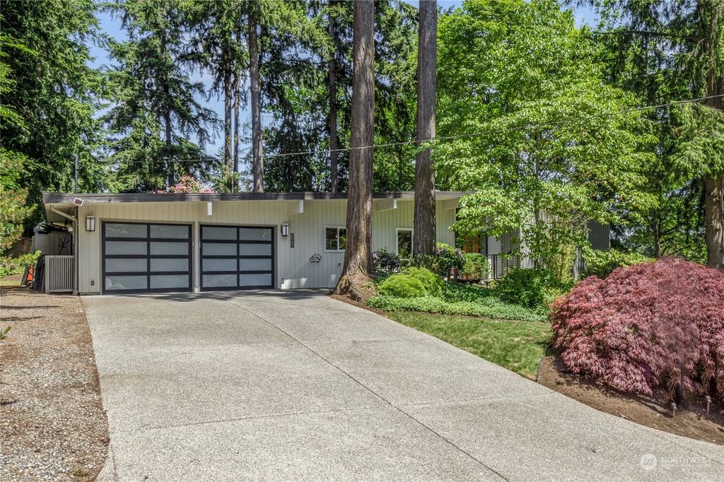 Photo of 11030 SE 26th Street, Bellevue, WA 98004 (MLS # 2129903)