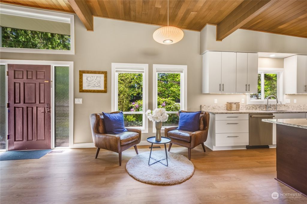 Photo of 11030 SE 26th Street, Bellevue, WA 98004 (MLS # 2129903)