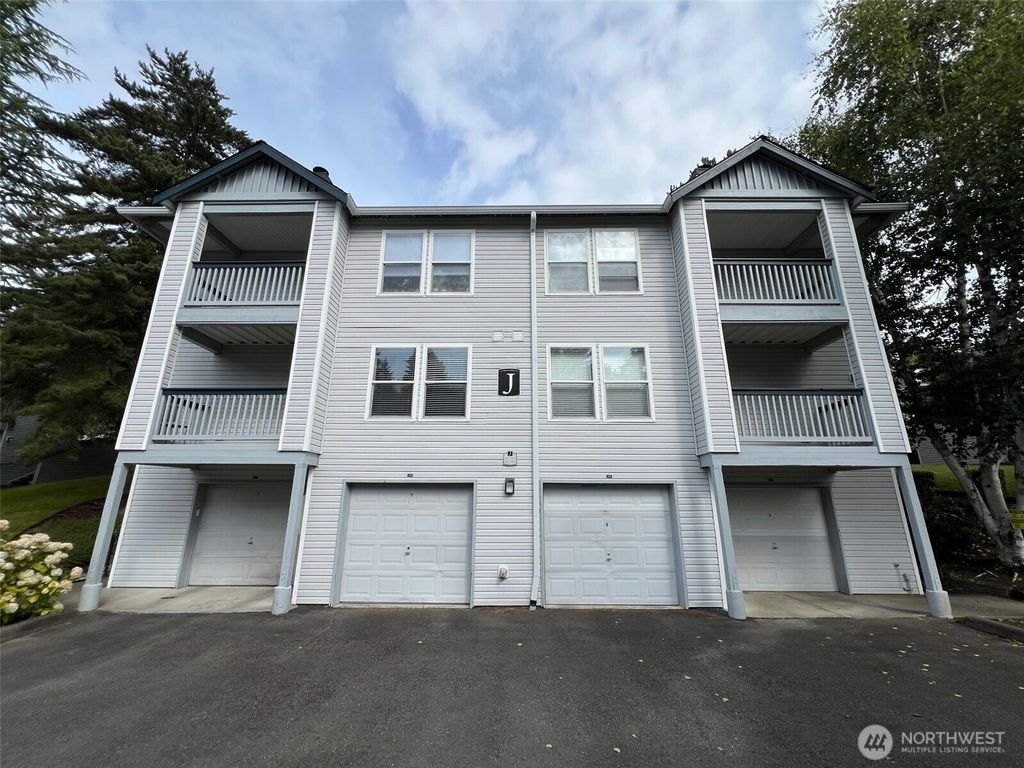 Photo of 33020 10th Avenue SW #J302, Federal Way, WA 98023 (MLS # 2417289)