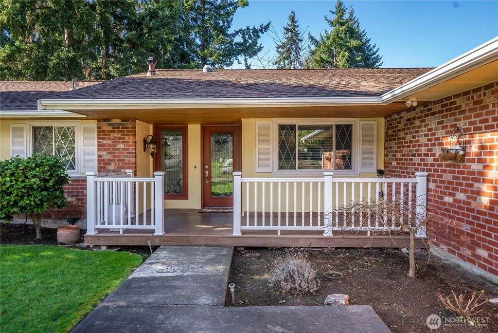 Photo of 32229 24th Avenue SW, Federal Way, WA 98023 (MLS # 2483334)