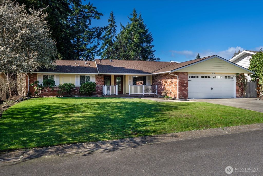 Photo of 32229 24th Avenue SW, Federal Way, WA 98023 (MLS # 2483334)