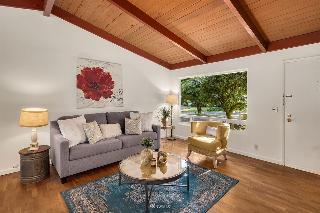 Photo of 10746 Bartlett Avenue NE, Seattle, WA 98125 (MLS # 1973796)