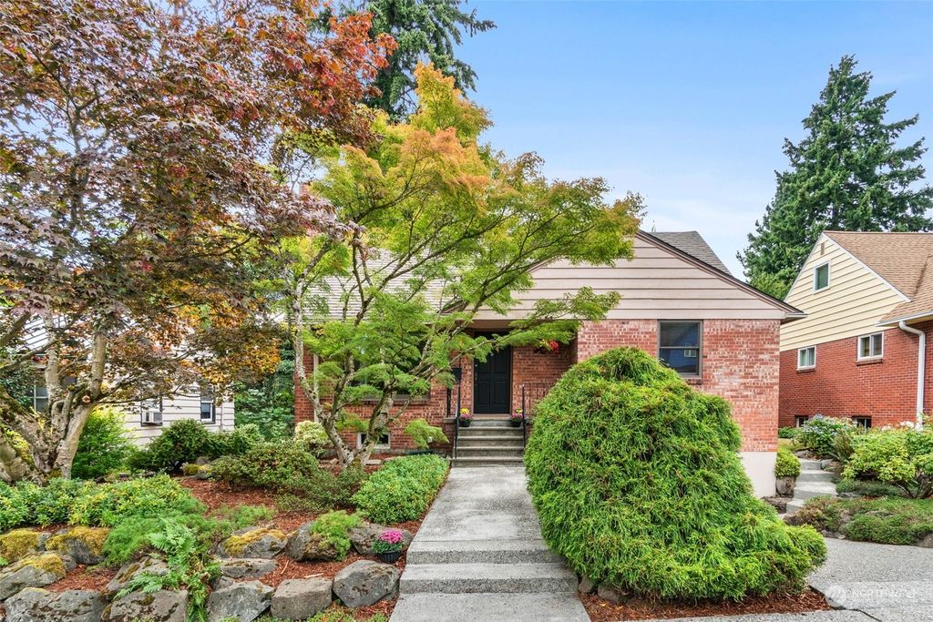 Photo of 6533 43rd Avenue NE, Seattle, WA 98115 (MLS # 2277574)