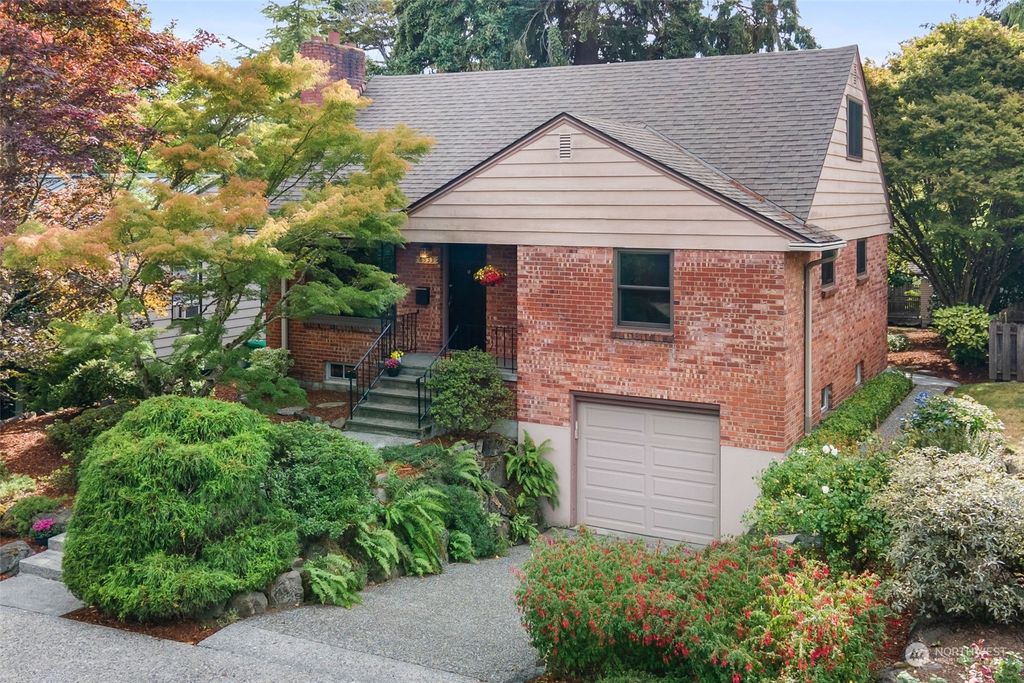Photo of 6533 43rd Avenue NE, Seattle, WA 98115 (MLS # 2277574)