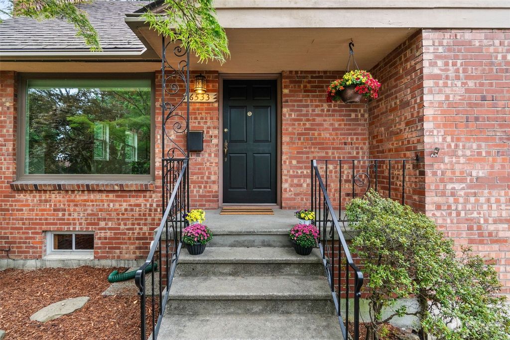 Photo of 6533 43rd Avenue NE, Seattle, WA 98115 (MLS # 2277574)
