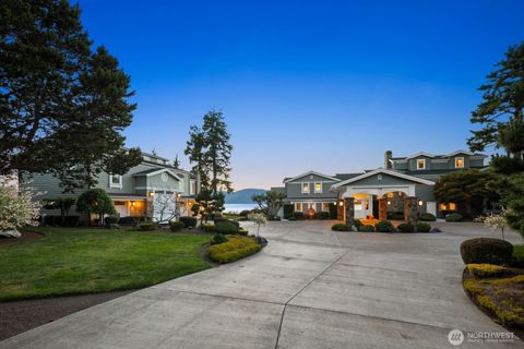 Photo of 1114 B Avenue, Anacortes, WA 98221 (MLS # 2541484)