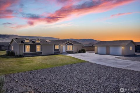 Photo of 204 Davidson Boulevard SW, Mattawa, WA 99349 (MLS # 2548518)
