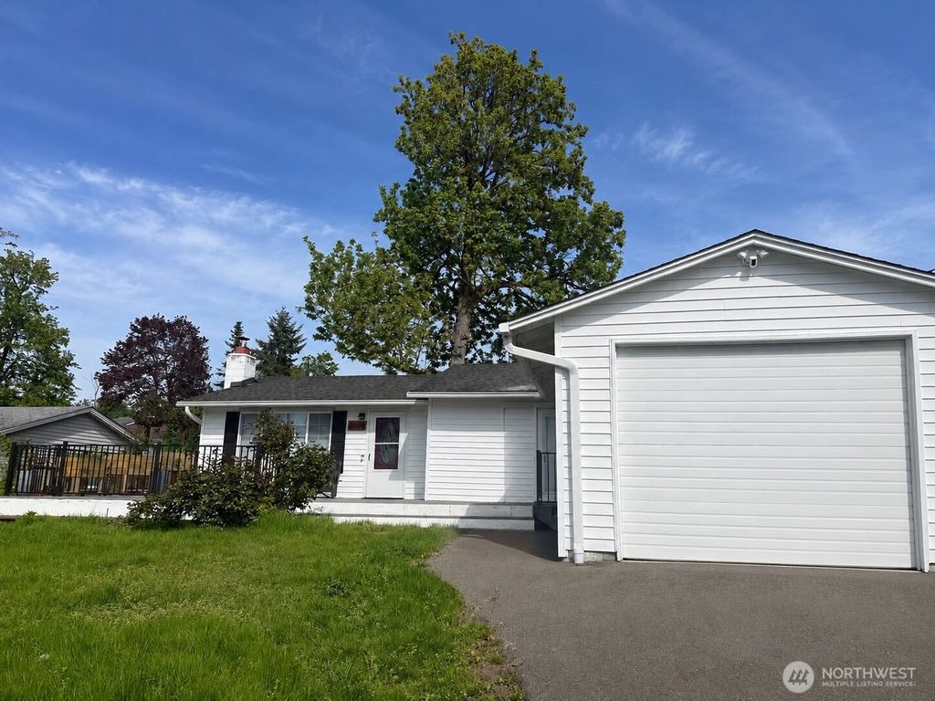 Photo of 27016 12th Avenue S, Des Moines, WA 98198 (MLS # 2519514)