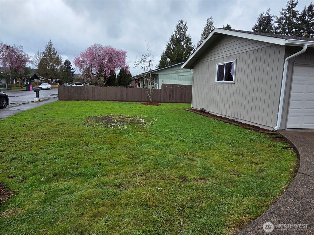 Photo of 432 SW Diane Street, Castle Rock, WA 98611 (MLS # 2497332)