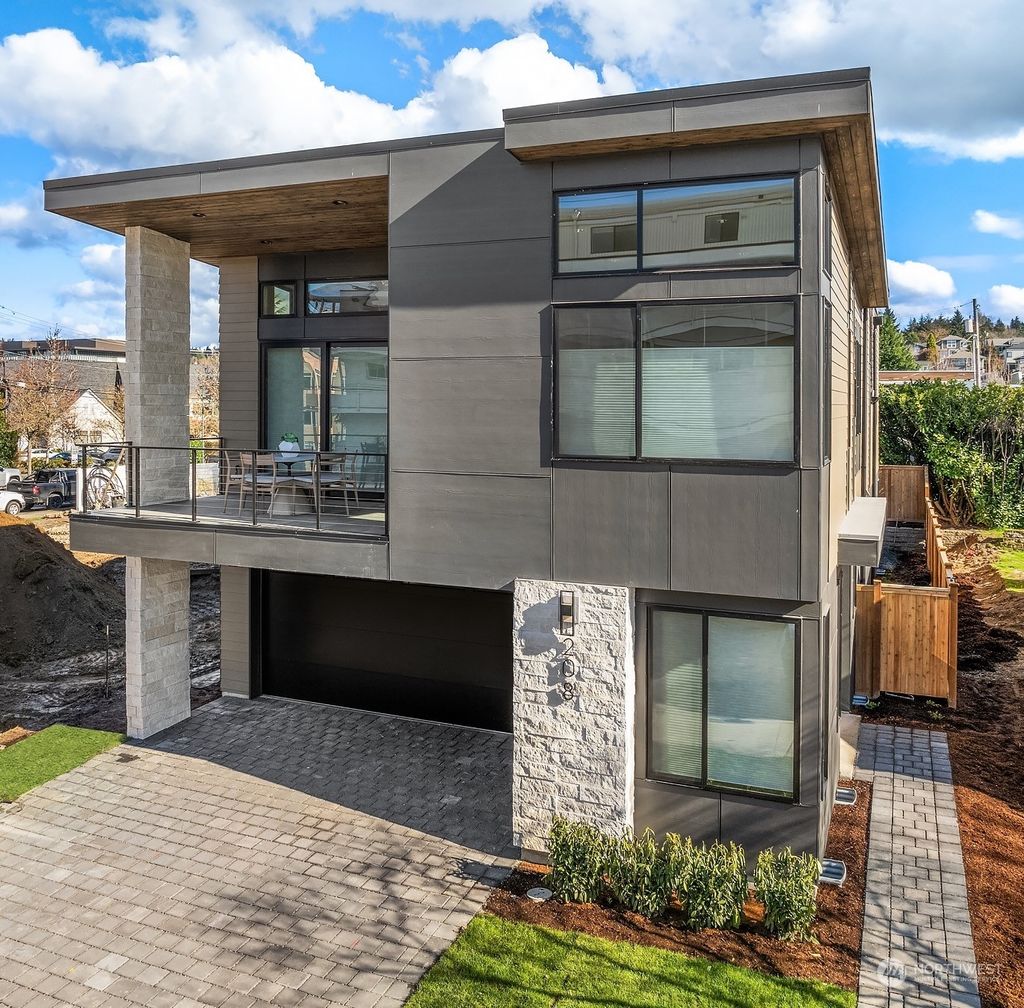 Photo of 208 2nd Street S, Kirkland, WA 98033 (MLS # 2201196)