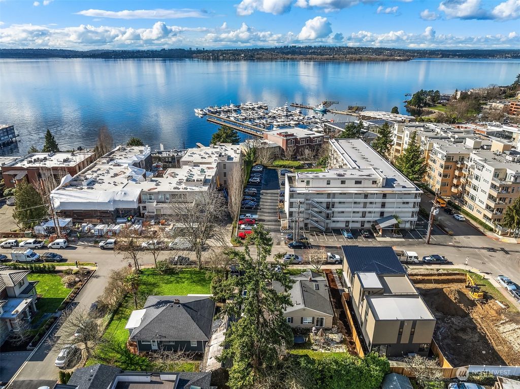 Photo of 208 2nd Street S, Kirkland, WA 98033 (MLS # 2201196)