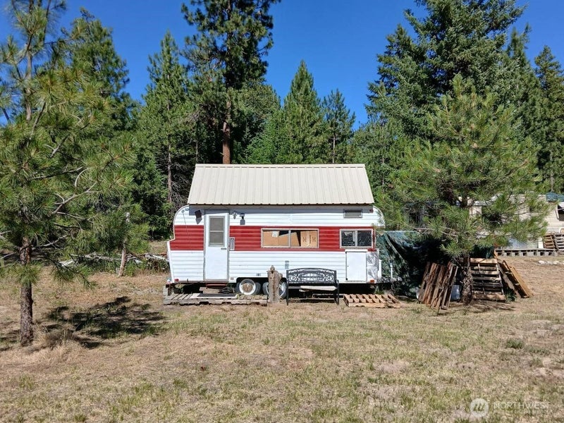 38 BROSER Way W