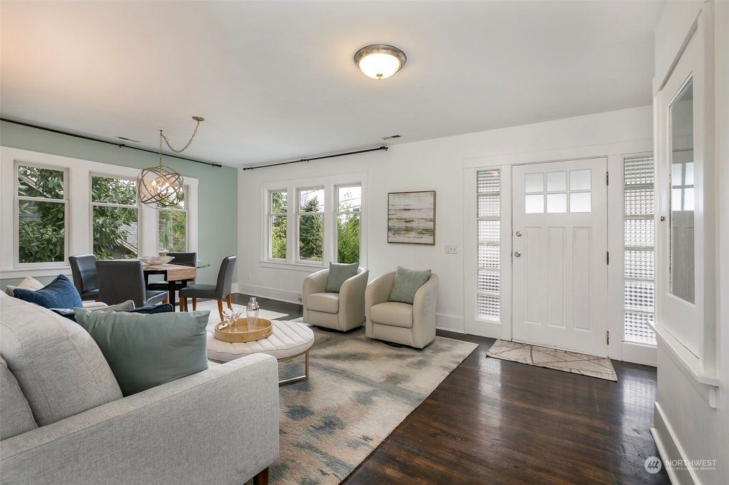 Photo of 712 N 117th Street, Seattle, WA 98133 (MLS # 2207398)