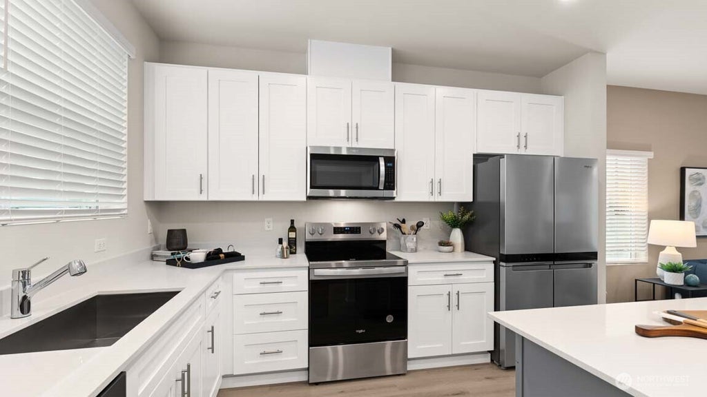 Photo of 15215 35th Ave W #D1, Lynnwood, WA 98087 (MLS # 2575629)