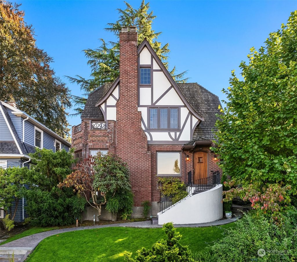 Photo of 2011 E Crescent Drive, Seattle, WA 98112 (MLS # 2296751)