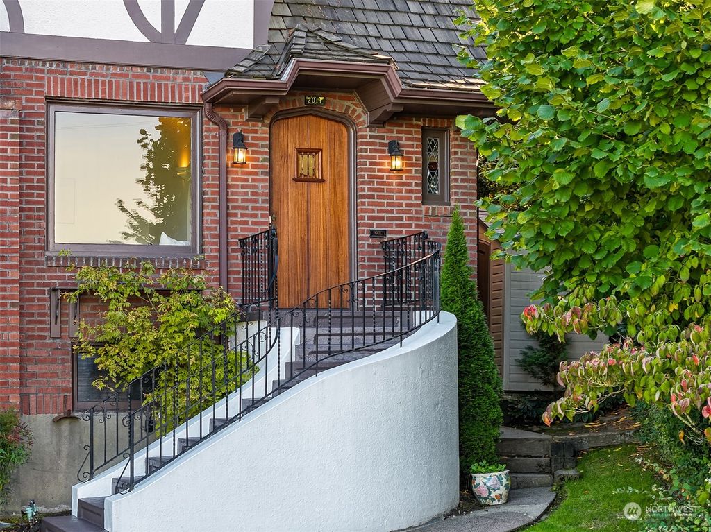Photo of 2011 E Crescent Drive, Seattle, WA 98112 (MLS # 2296751)