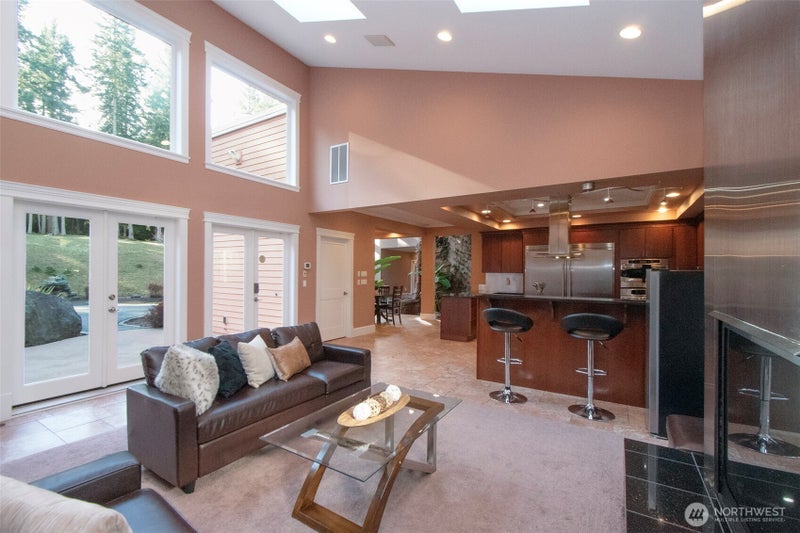 233 Raintree Lane
