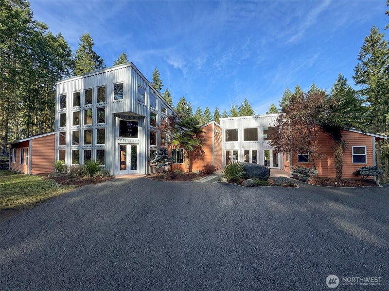233 Raintree Lane