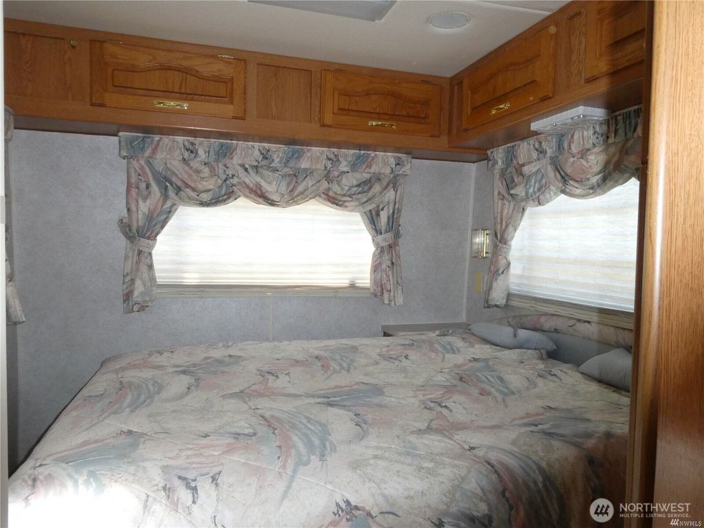 listing image 9368696297872689201