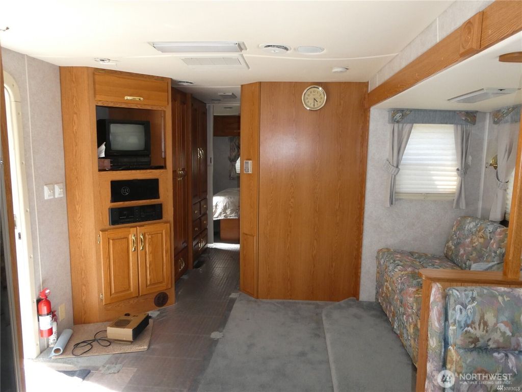 listing image 9369207856873219065