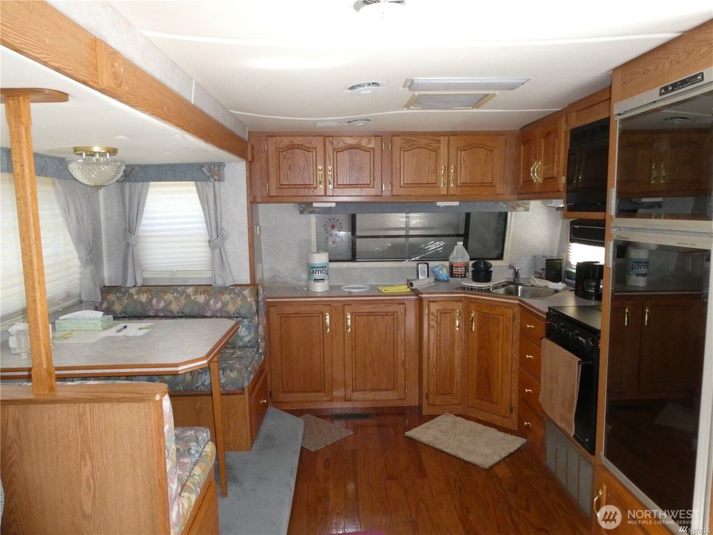 listing image 9360962227454267467