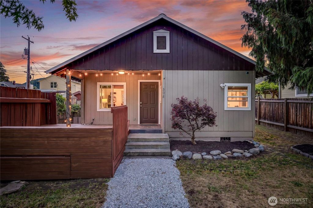 Photo of 308 Riverside Drive, Cashmere, WA 98815 (MLS # 2522708)
