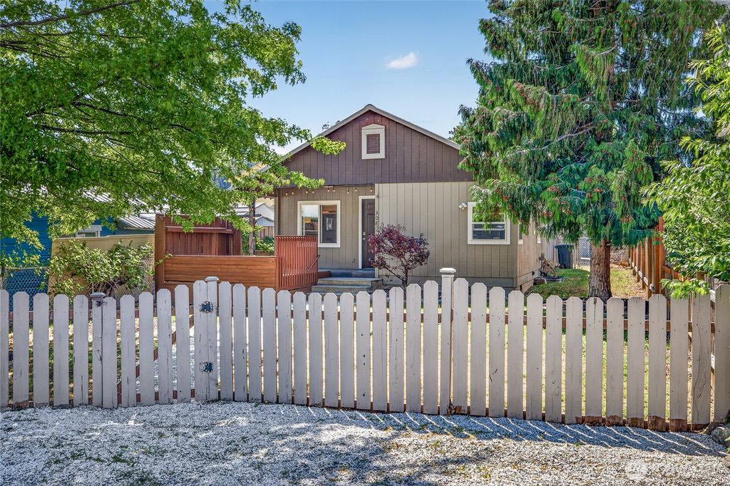 Photo of 308 Riverside Drive, Cashmere, WA 98815 (MLS # 2522708)