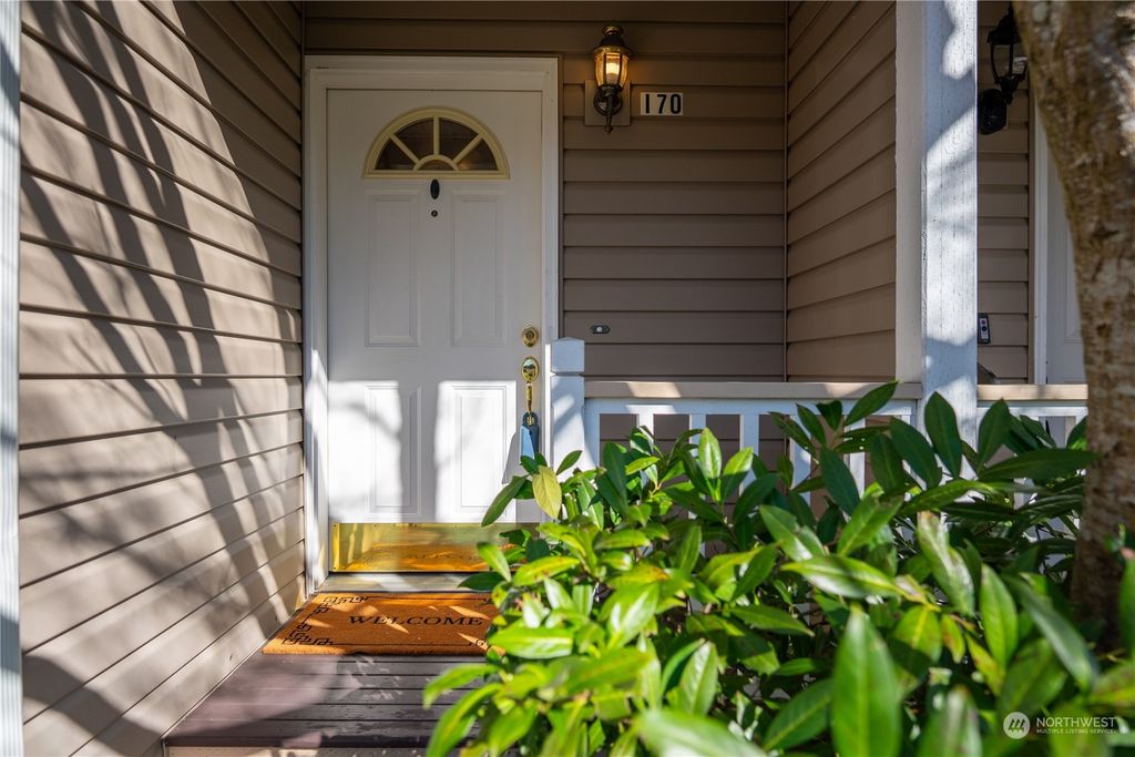Photo of 170 NW Alder Place #2, Issaquah, WA 98027 (MLS # 2212085)