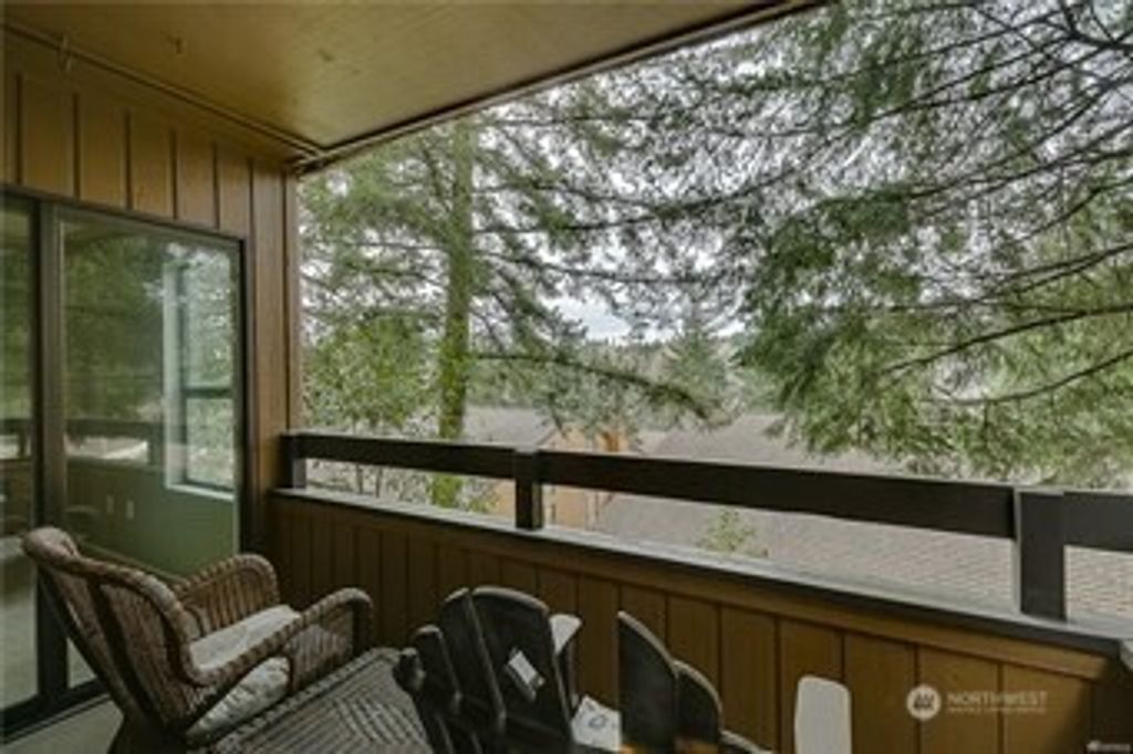 Photo of 3531 109th Place NE #4, Bellevue, WA 98004 (MLS # 2496498)