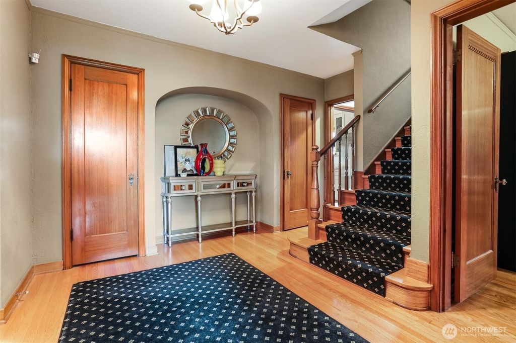 Photo of 2301 Rosemont Place W, Seattle, WA 98199 (MLS # 2518916)
