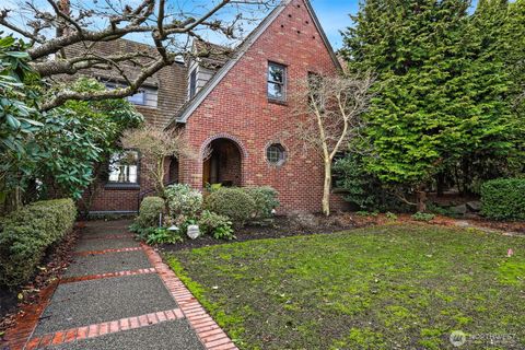 Photo of 2301 Rosemont Place W, Seattle, WA 98199 (MLS # 2518916)