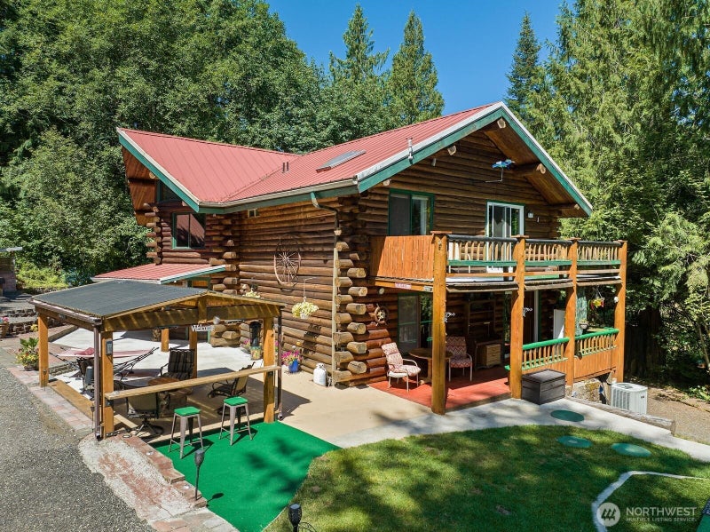 8643 Winslow Drive SW