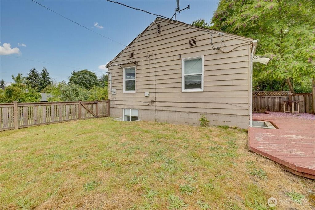Photo of 2905 E Olive Street, Seattle, WA 98122 (MLS # 2525231)