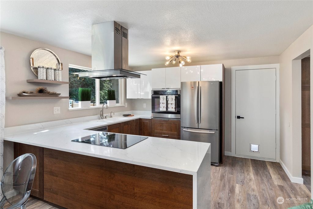 Photo of 18701 60th Avenue NE, Kenmore, WA 98028 (MLS # 2043119)