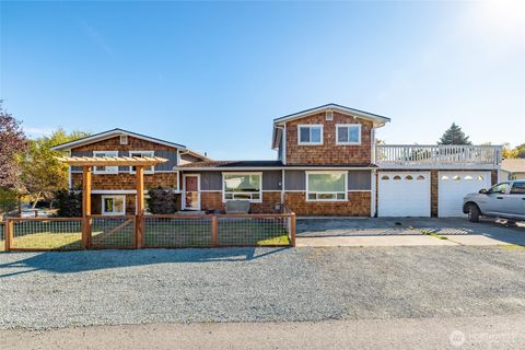 Photo of 1607 B Avenue, Anacortes, WA 98221 (MLS # 2440478)