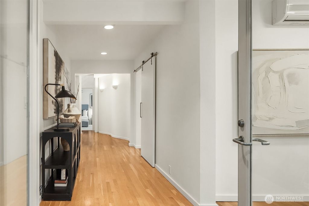 Photo of 1023 14th Place W, Kirkland, WA 98033 (MLS # 2506772)